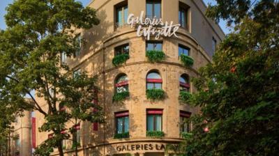 The store brings together more than 250 luxury and designer brands, alongside personal styling, private lounges, concierge services, and curated cultural programs aimed at deepening customer engagement.