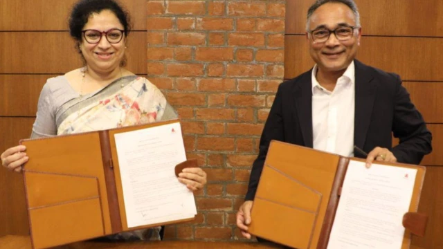 Jaya Deoras Deshmukh, director and CEO, MICA (left) and Ramesh Krishnamurthy, founder and CEO, Komerz